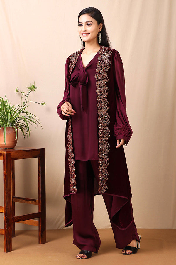 AASCOUTURE wine-colored velvet cape set, adorned exquisite Zari embroidery