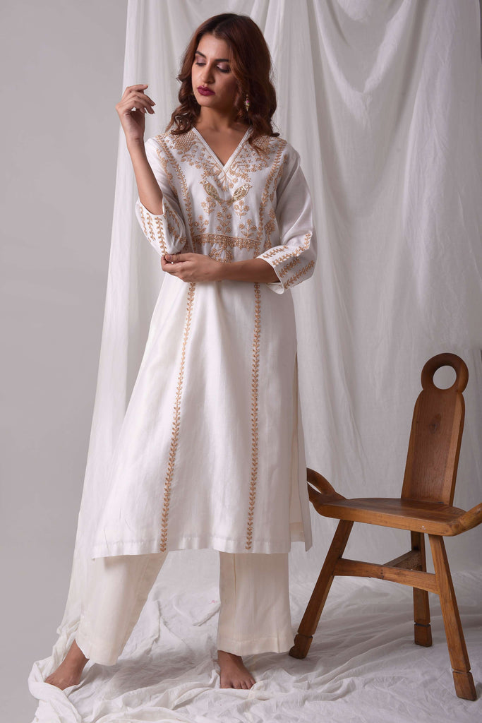 OFF-WHITE CHANDERI KURTA SET EMBELLISHED WITH DORI & SEQUENCE AAS COUTURE